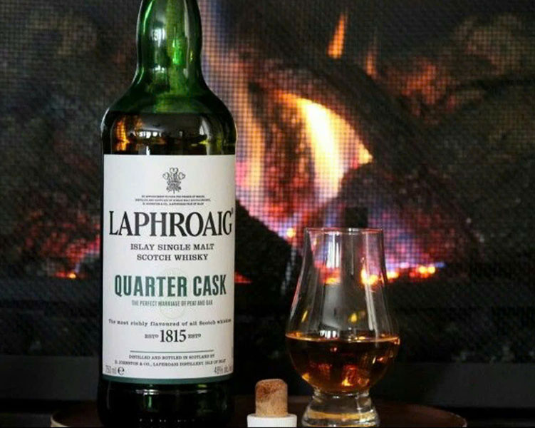 đánh giá rượu laphroaig: thứ rượu khói đậm đặc từ vùng Islay đánh giá rượu laphroaig: thứ rượu khói đậm đặc từ vùng Islay