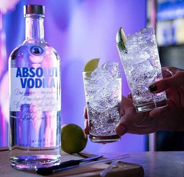 rượu vodka được làm từ gì?