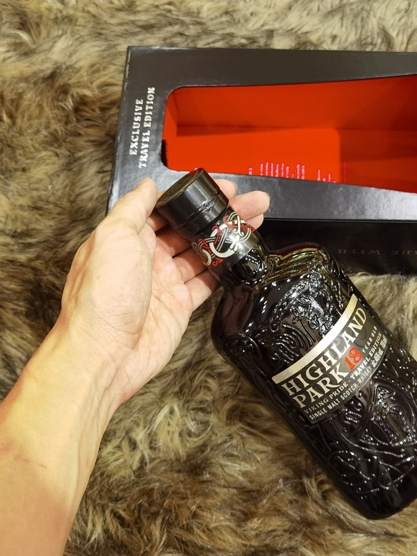 highland park 18 năm black - travel edition