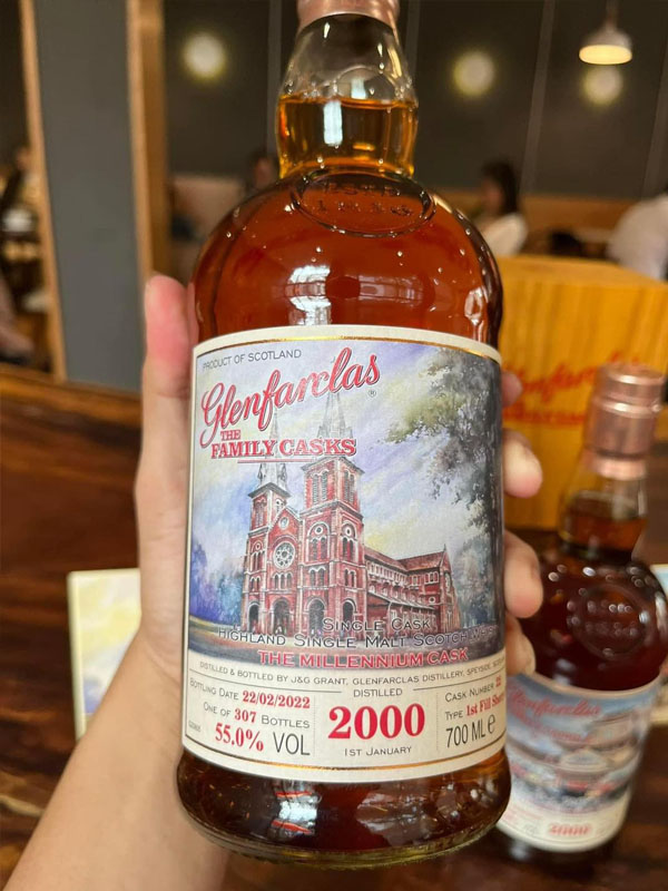 glenfarclas 2000 - the millennium cask: nhà thờ đức bà