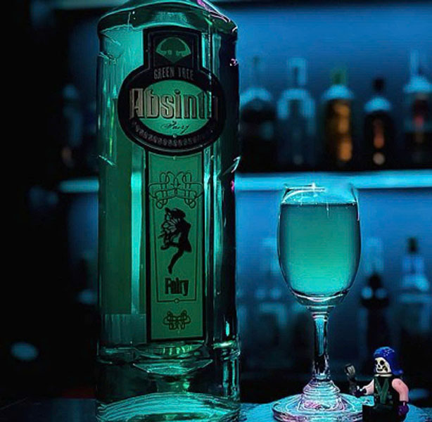 giải mã bí ẩn absinthe: độc tính và sự thật đằng sau