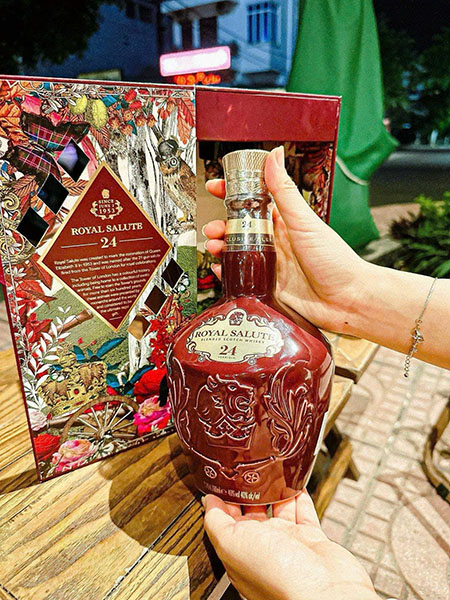 lịch sử chivas 24: hộp quà tết 2026 mang tầm di sản