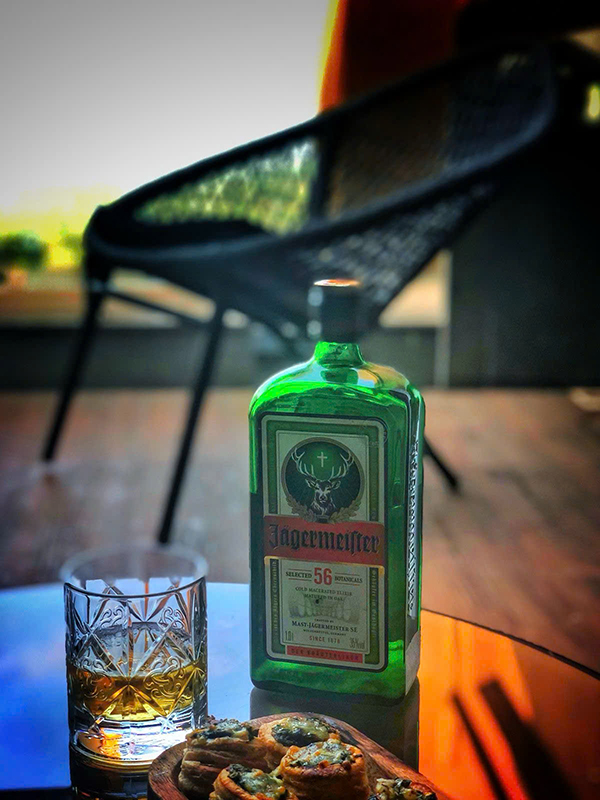 bí quyết uống jägermeister chuẩn vị như dân sành rượu